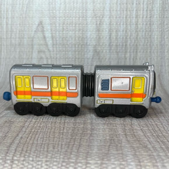 2010 Emery Chuggington Die-cast Metal Train - Picture 3 of 8